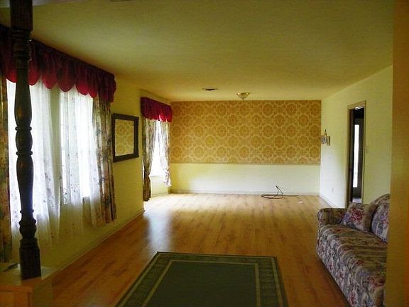3rd image of 604 Markus Ave
