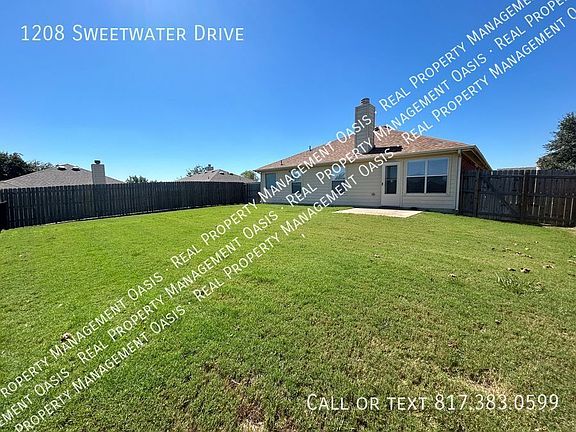 4th image of 1208 Sweetwater Dr
