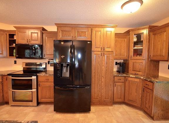 4th image of 2504 Colony Dr