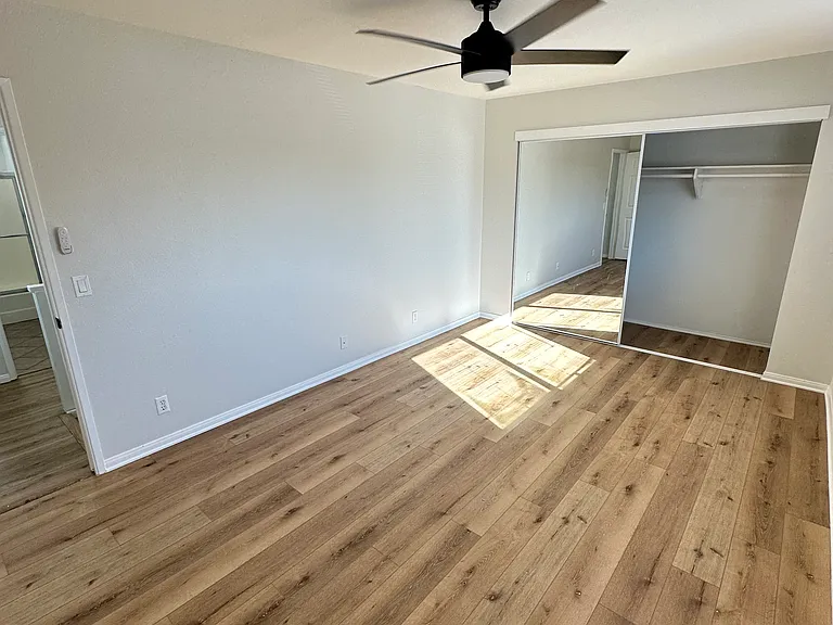 1118 Persimmon Ave — Photo 24