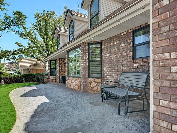 3rd image of 1378 Saint James Ln