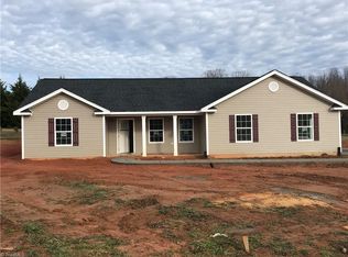 1032 Country Side Ln, Yadkinville, NC 27055