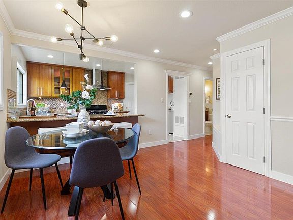 5th image of 2044 Sullivan Ave