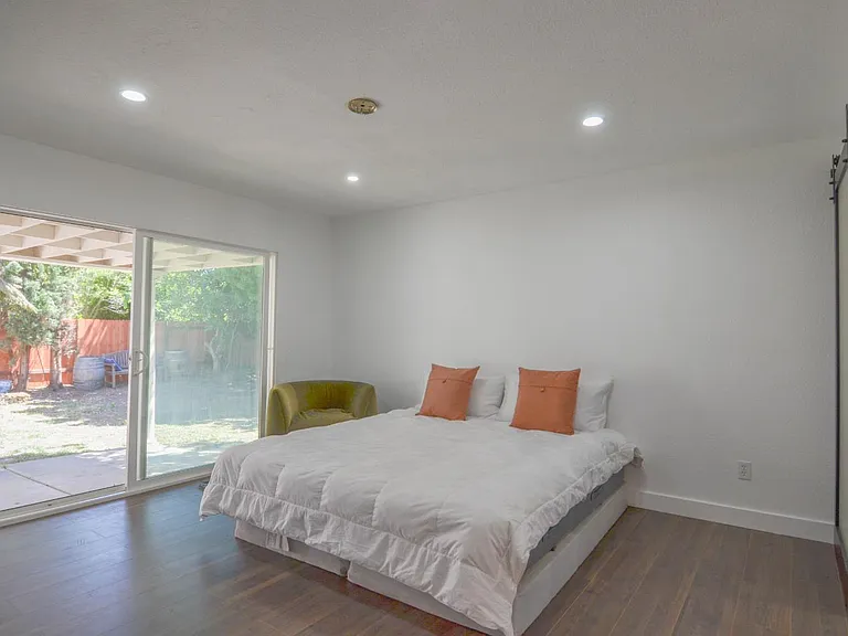 1321 Astoria Dr — Photo 46