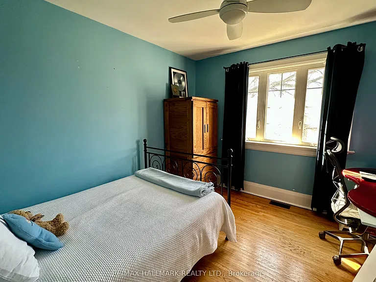 145 Castlefield Ave — Photo 24