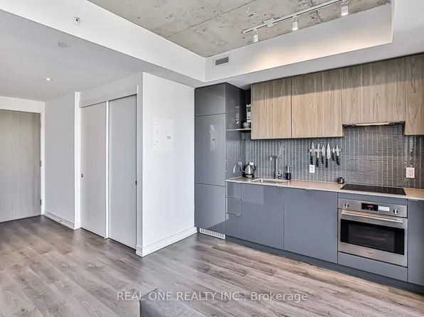 161 Roehampton Ave, Toronto, ON