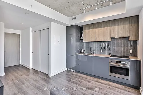 161 Roehampton Ave #1104 Photo 1