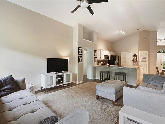 4th image of 10202 Merrimac Manor Dr