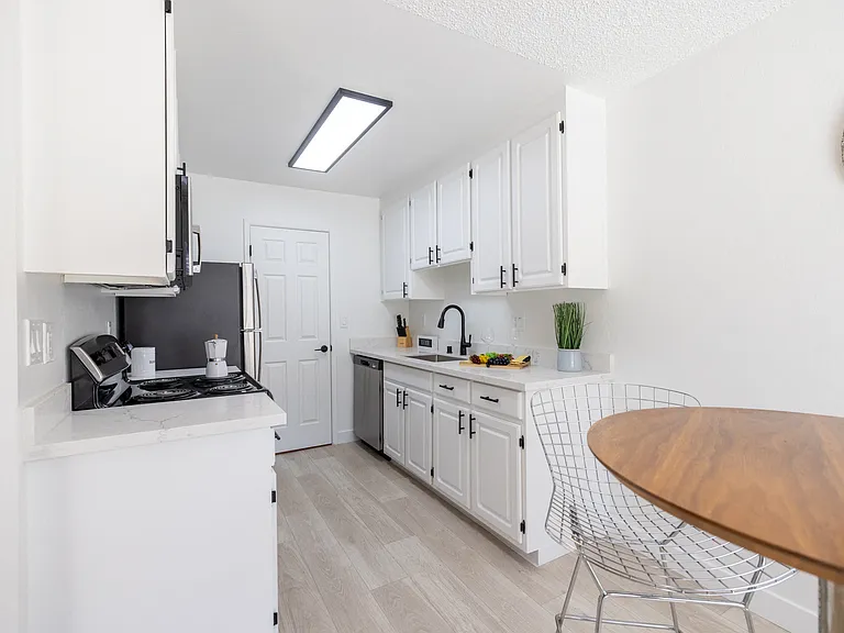 Campbell West Apartments — Photo 23