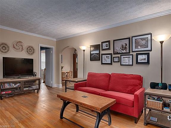 4th image of 11 Marlborough Dr