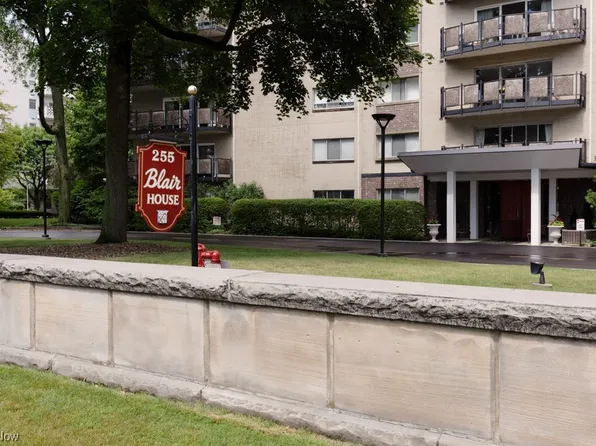 255 N Portage Path APT 504, Akron, OH 44303
