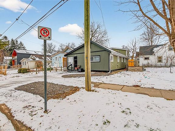 3rd image of 3824 Roxborough Ave