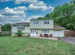 26 Lexington Dr, Manalapan, NJ