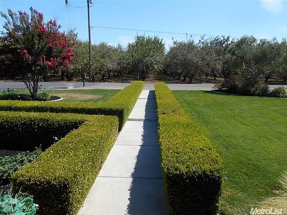 3rd image of 26847 E Narcissus Way