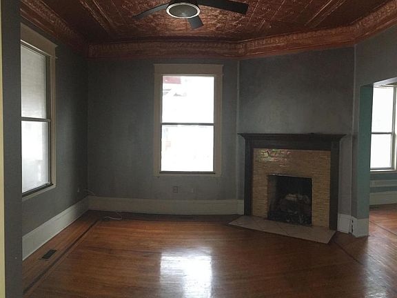 5th image of 318 W 11th St