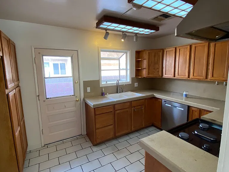 3115 W Olinda Ln — Photo 18