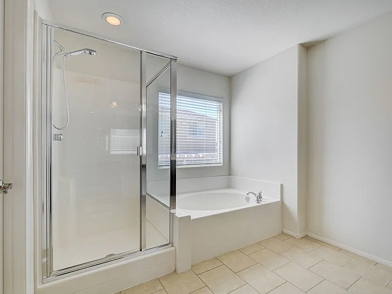 6637 Cliff Shore Ct — Photo 39