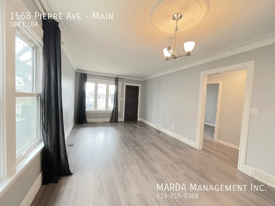 Charming 3 Bed/1 Bath In Walkerville + Hydro! — Photo 4