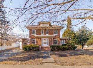 808 Lawnhill Ave, Waterloo, IA 50701