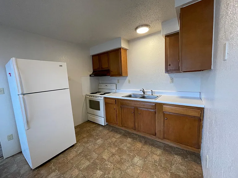61 Crest Ave #B — Photo 3