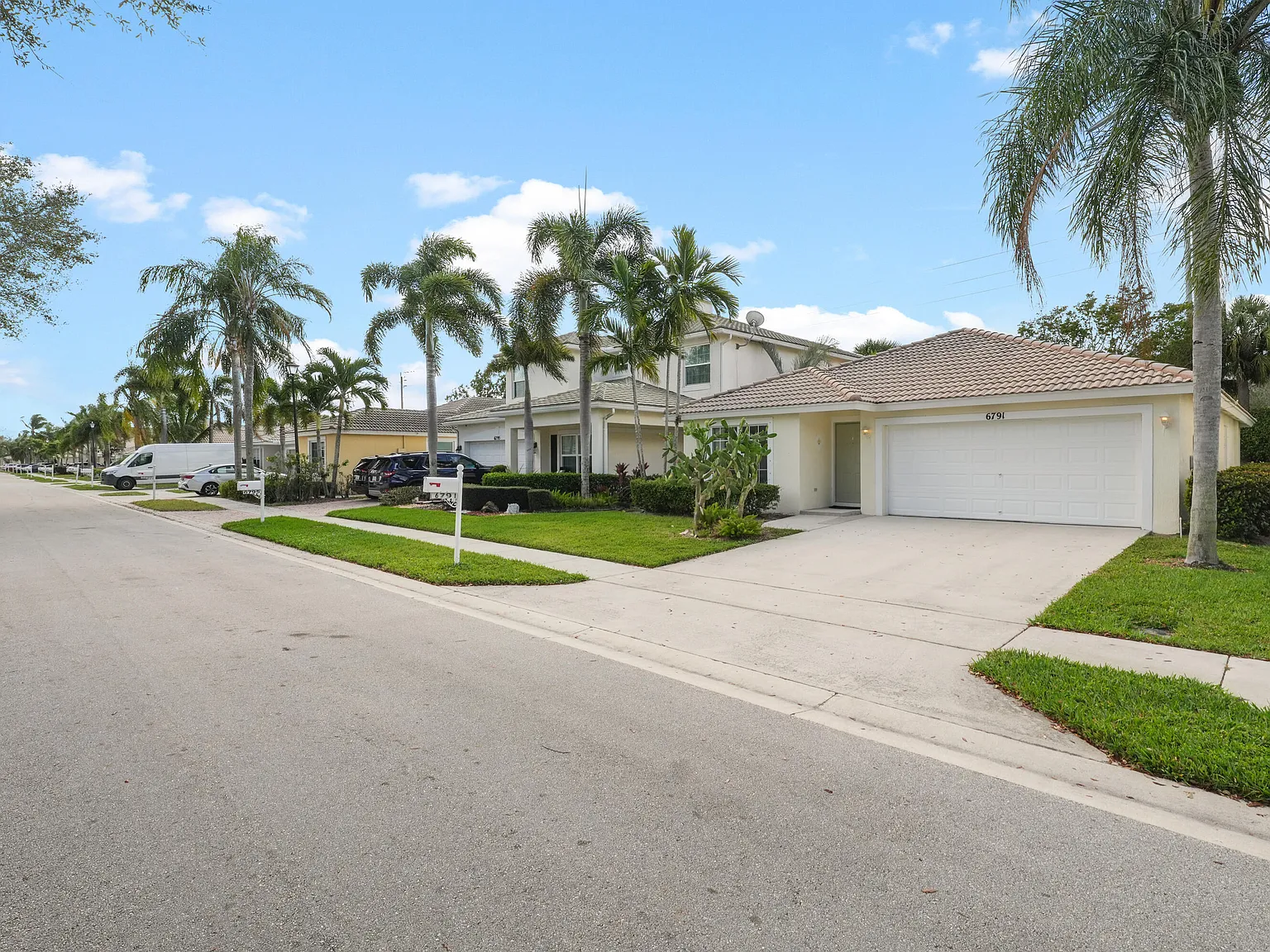 3 bed, 2.0 bath, 1645 sqft, $3,200 — Photo 2