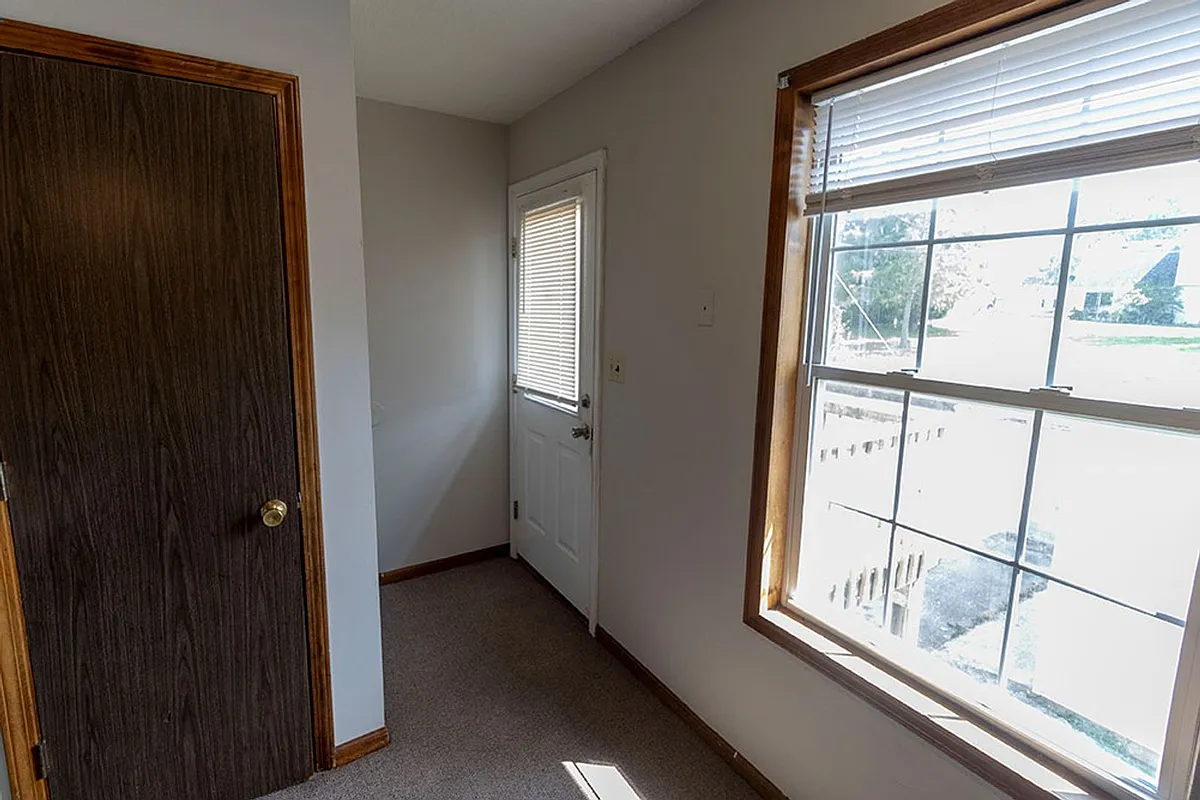 Building Photo - 2908 Leeway Dr #B