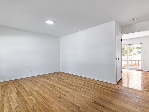 5th image of 1490 El Centro Dr