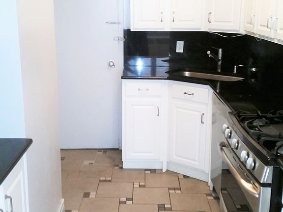 2nd image of 3950 N Lake Shore Dr APT 221