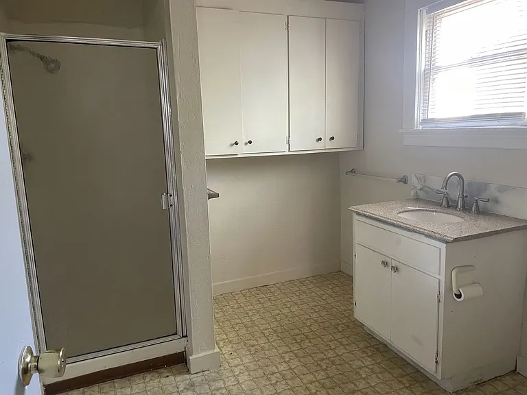 Walking Distance to Water Front- Multiple Applications Pending — Photo 10