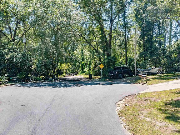 2nd image of Dundee Dr