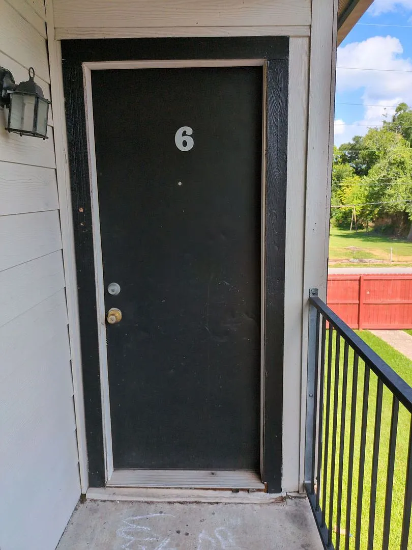 4610 Maddox St — Photo 2
