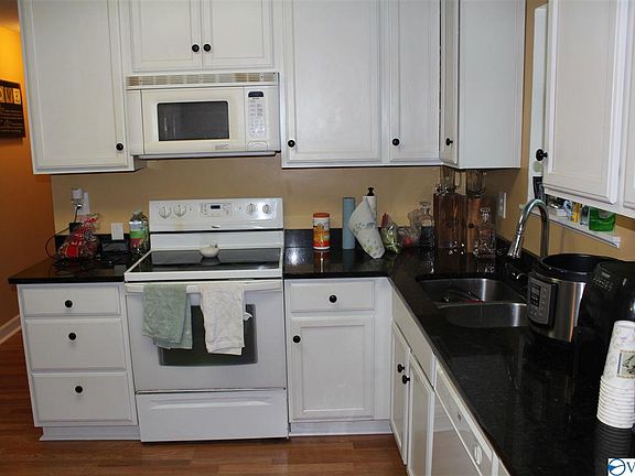3rd image of 9738 Wallwood Dr SE