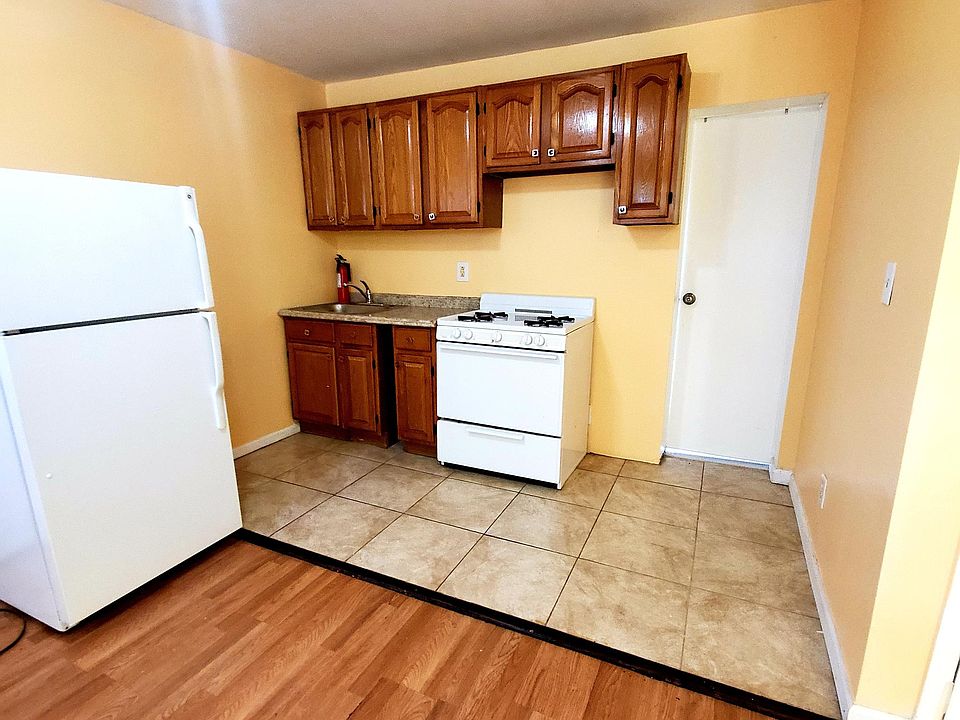 1st image of 391 Lynn Ct
