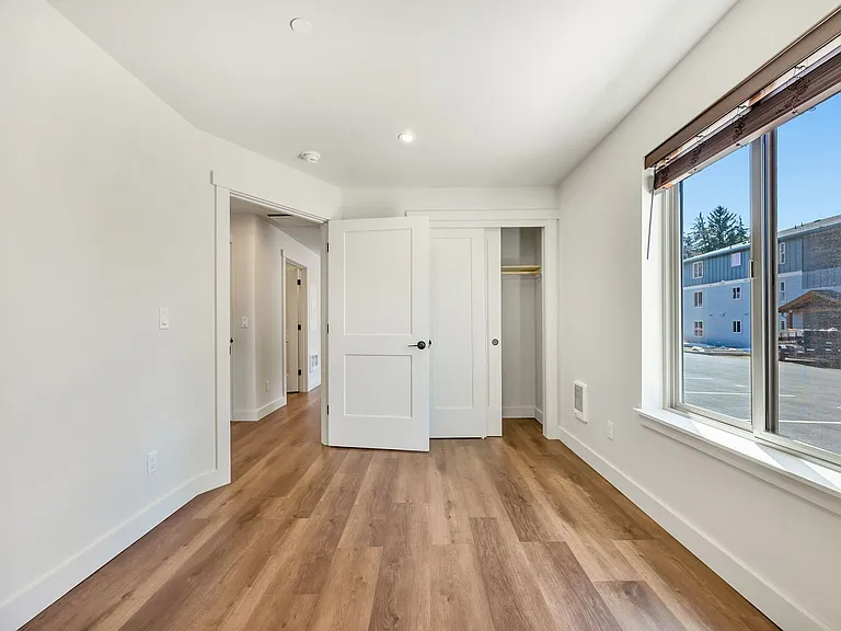 Jetty Stone Apartments — Photo 14
