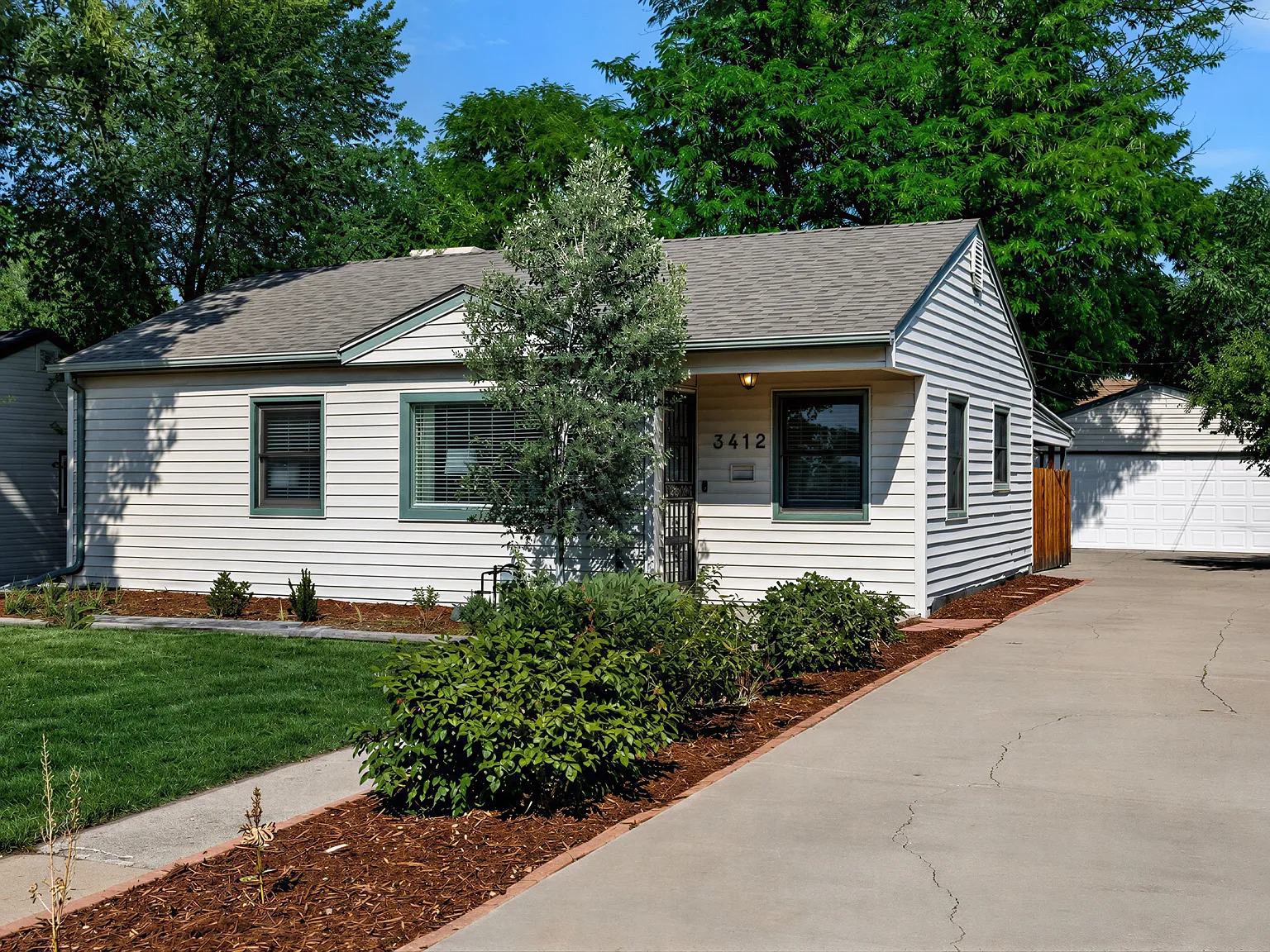 3412 S Elm St — Photo 2