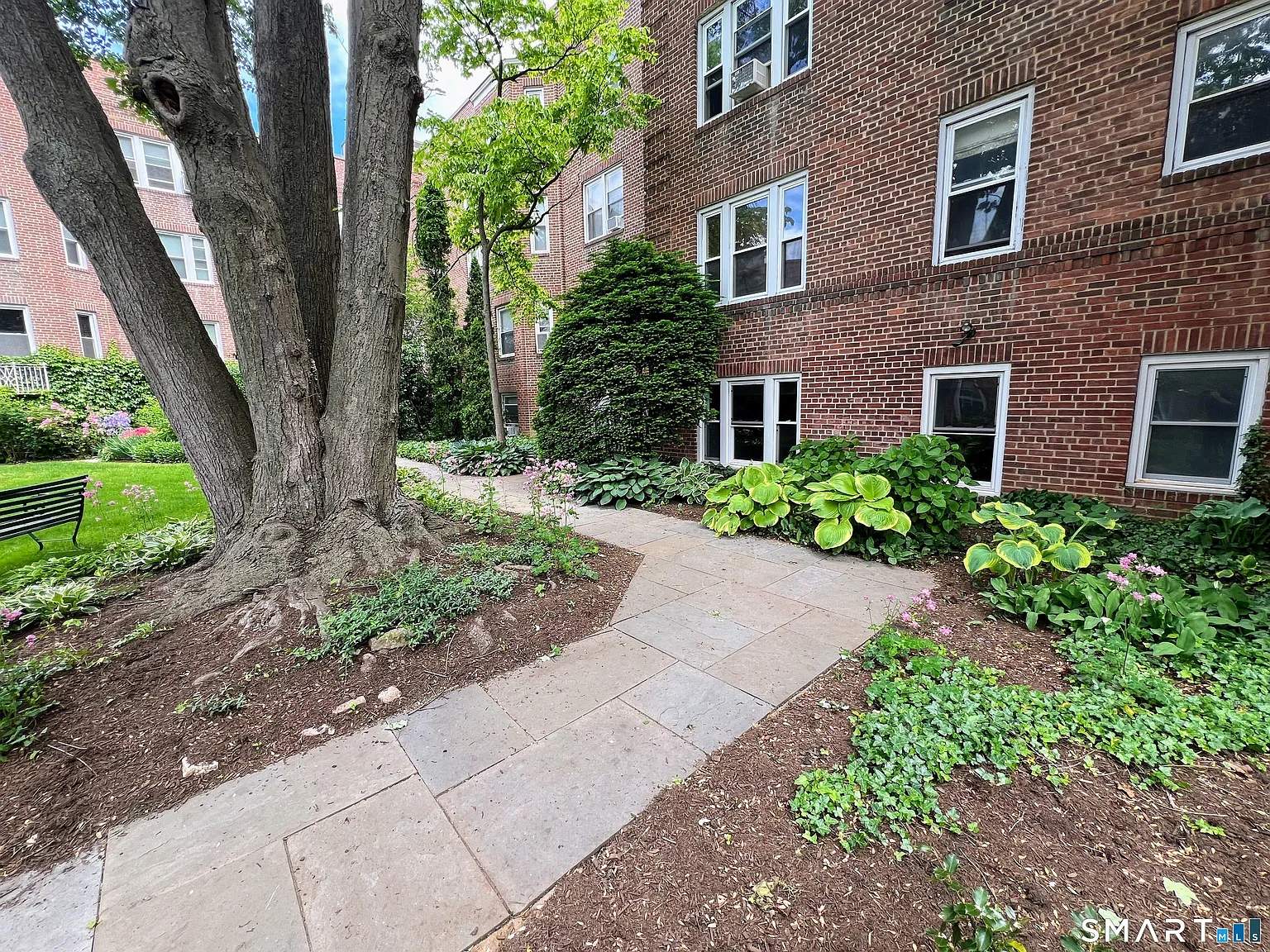 1 bed, 1.0 bath, 1000 sqft, $2,470 — Photo 2