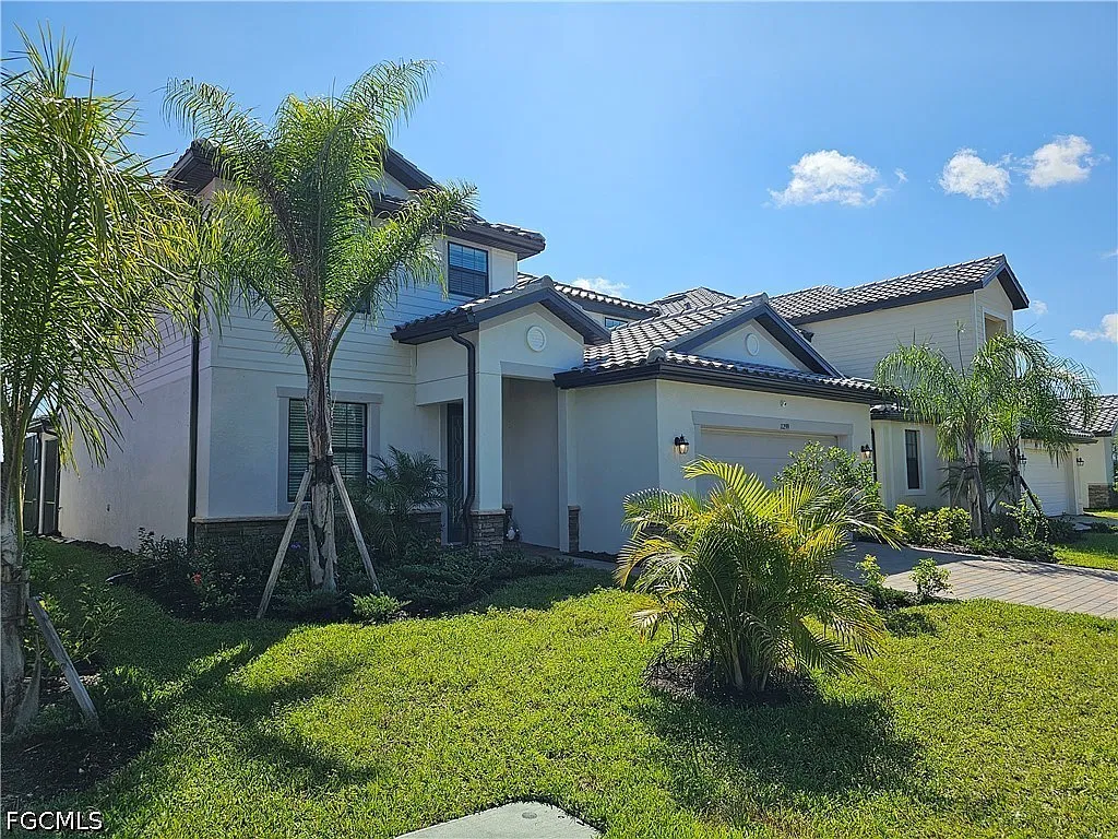 4 bed, 3.0 bath, 2606 sqft, $8,300 — Photo 2
