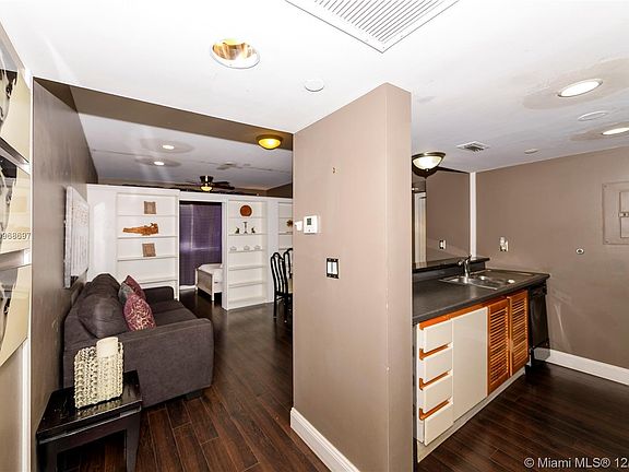 3rd image of 834 Ocean Dr #211