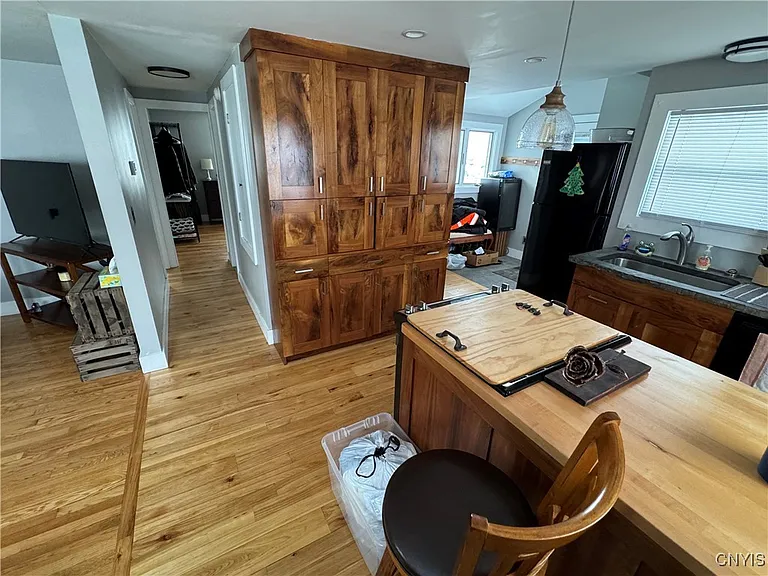 9646 River Rd — Photo 3