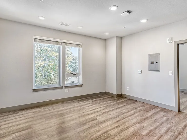 4923 King St — Photo 48