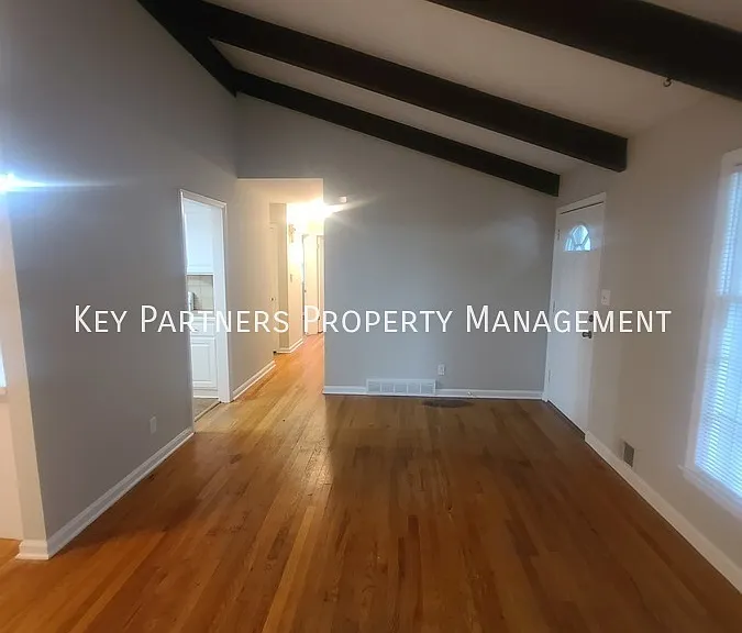7115 Larsen Ln — Photo 2