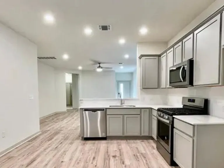 10801 Meris Ln — Photo 10