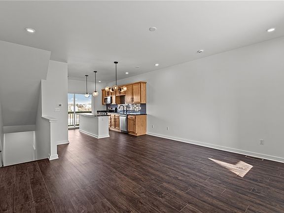 5th image of 2125 Rose St