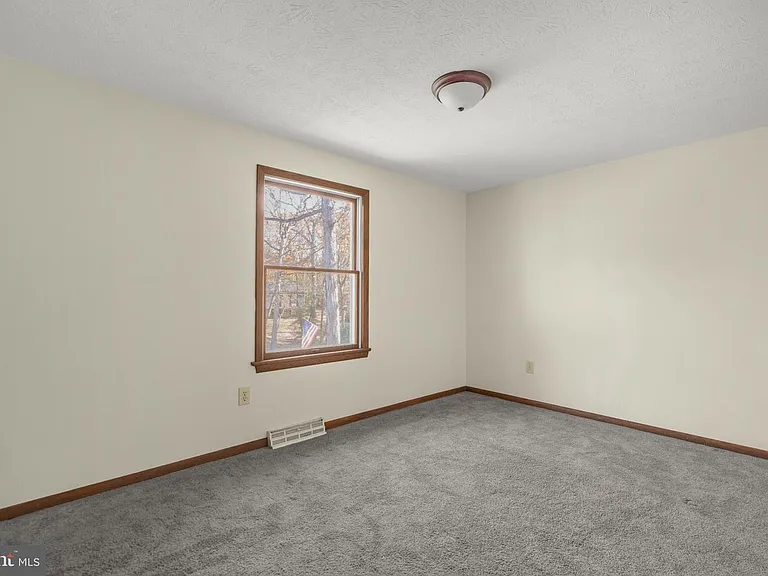 22397 Armstrong Dr — Photo 33