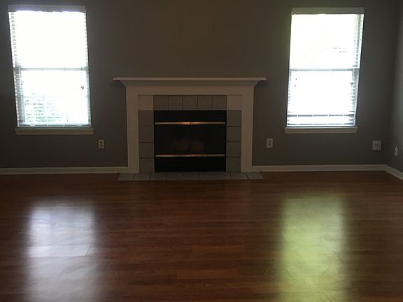 4th image of 10 Lake Dr N
