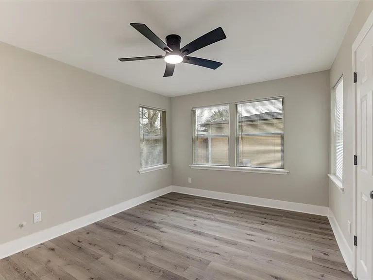6603 1/2 Narcissus St — Photo 8