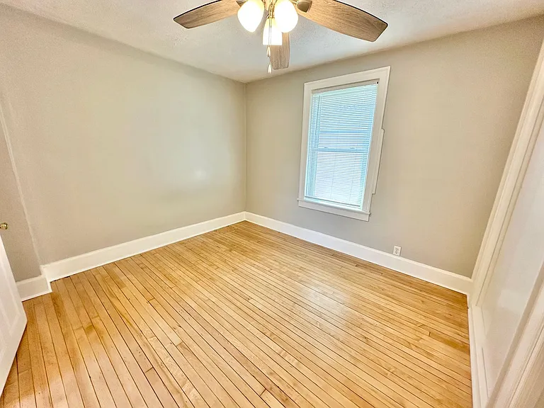 1811 N Warren Ave — Photo 13