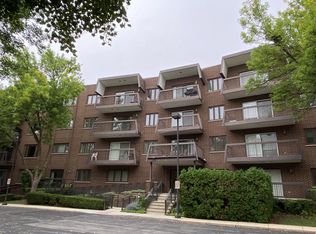 300 E Dundee Rd APT 101, Buffalo Grove, IL 60089