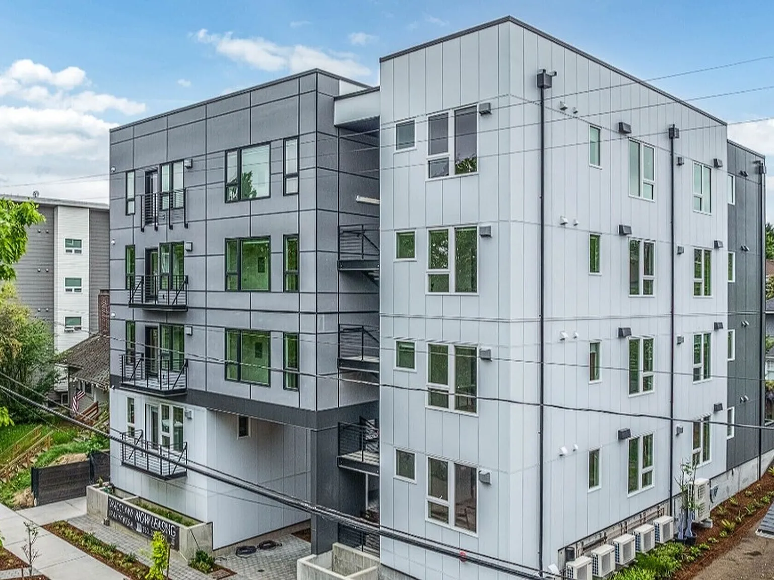 Graceland Apartments | Brand-new Furnished Studio near UW — Photo 4