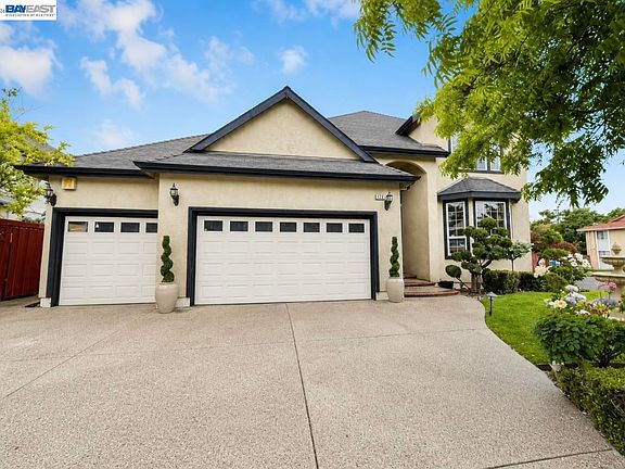 4th image of 1284 Riesling Cir